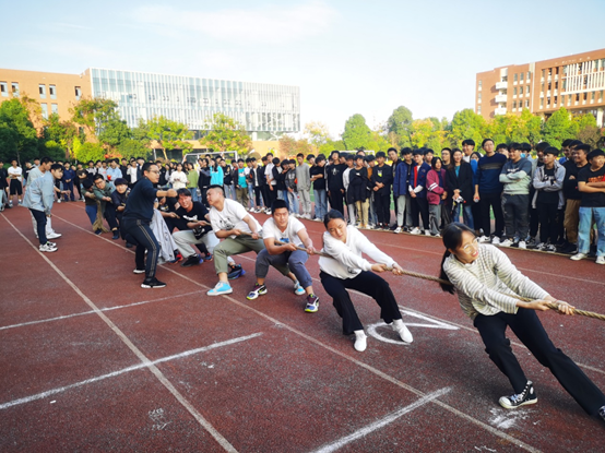 院团委组织开展学生拔河比赛